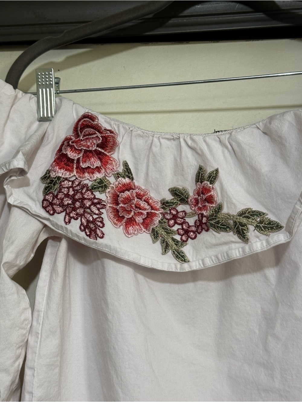 Timing Off-Shoulder Top in White With Pink and Purple Floral Embroidery - Picture 2 of 4